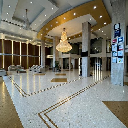 ראג'קוט Hotel The Evergrand Palace מראה חיצוני תמונה