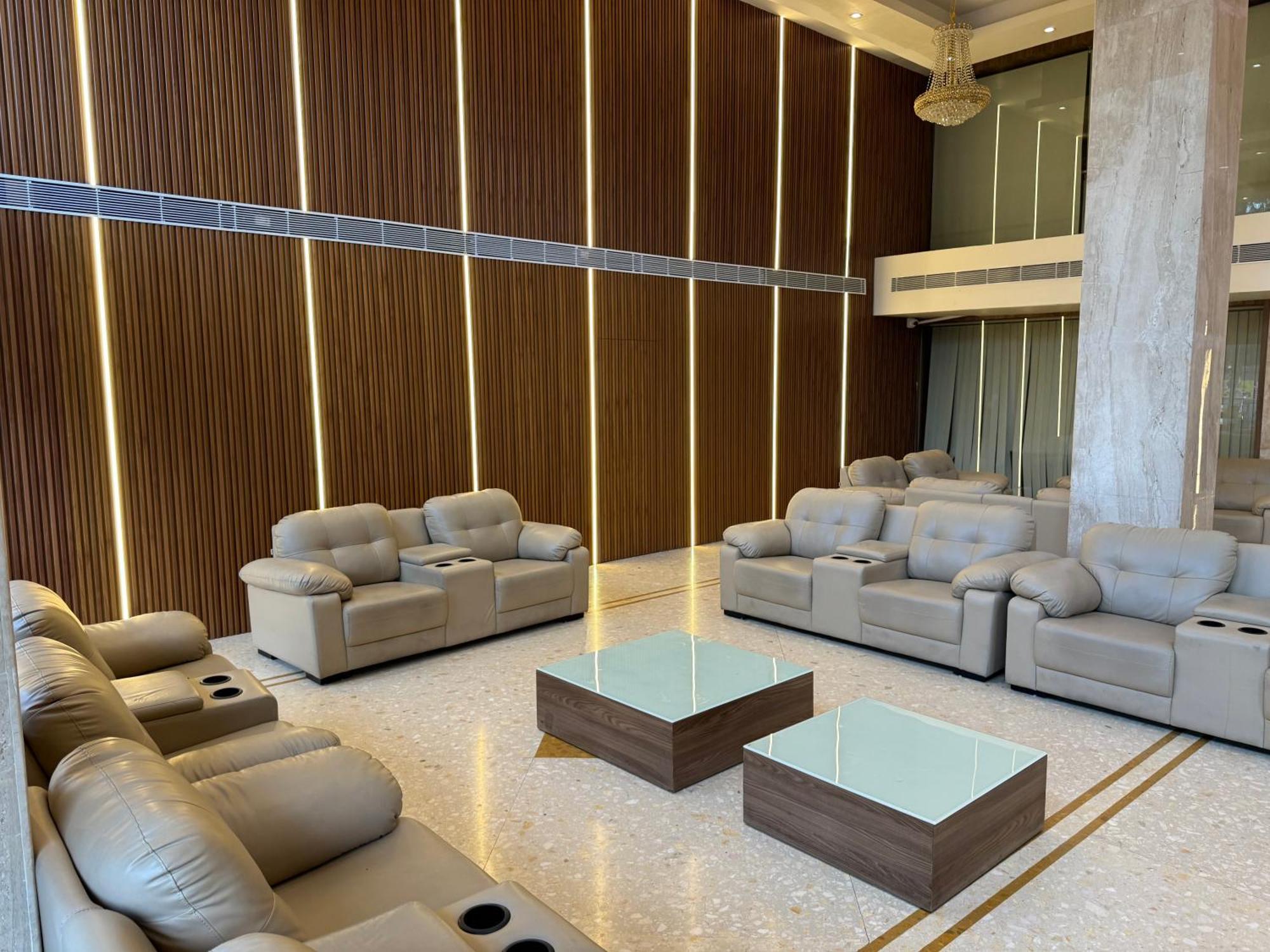 ראג'קוט Hotel The Evergrand Palace מראה חיצוני תמונה