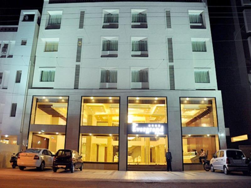 ראג'קוט Hotel The Evergrand Palace מראה חיצוני תמונה