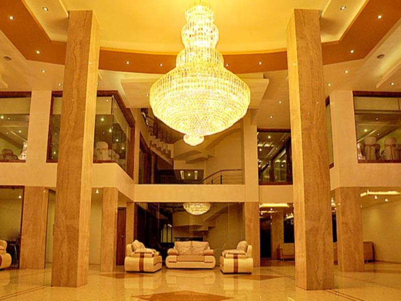 ראג'קוט Hotel The Evergrand Palace מראה חיצוני תמונה
