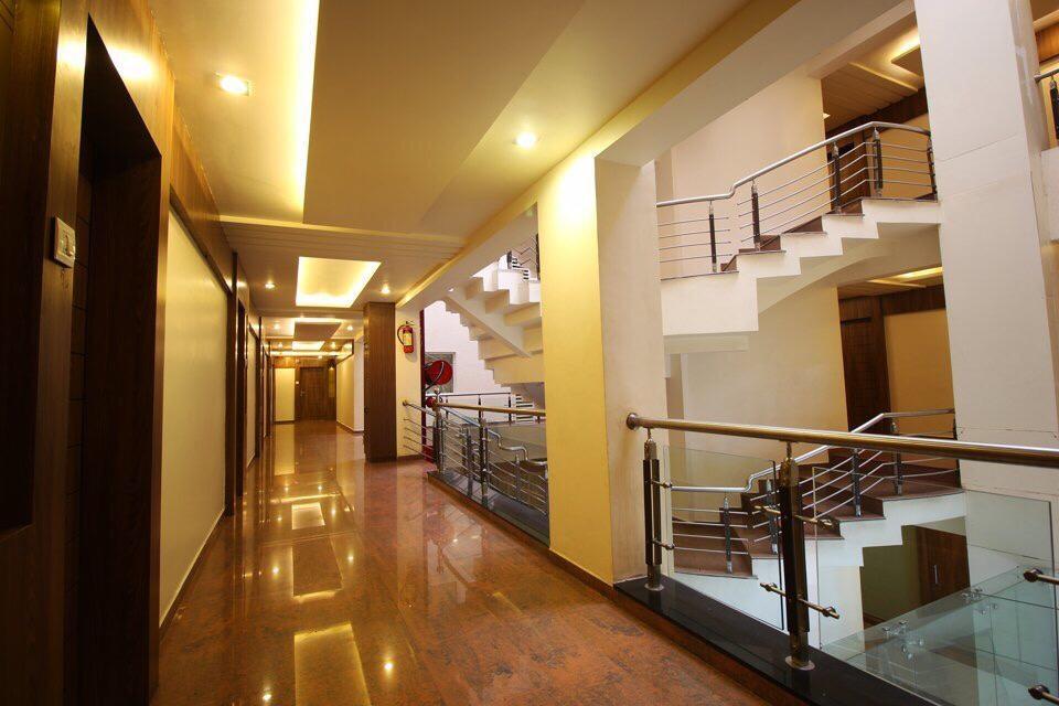 ראג'קוט Hotel The Evergrand Palace מראה חיצוני תמונה