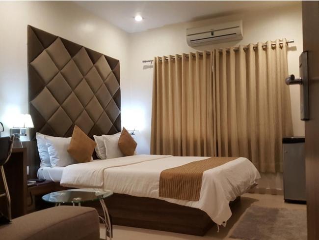 ראג'קוט Hotel The Evergrand Palace מראה חיצוני תמונה
