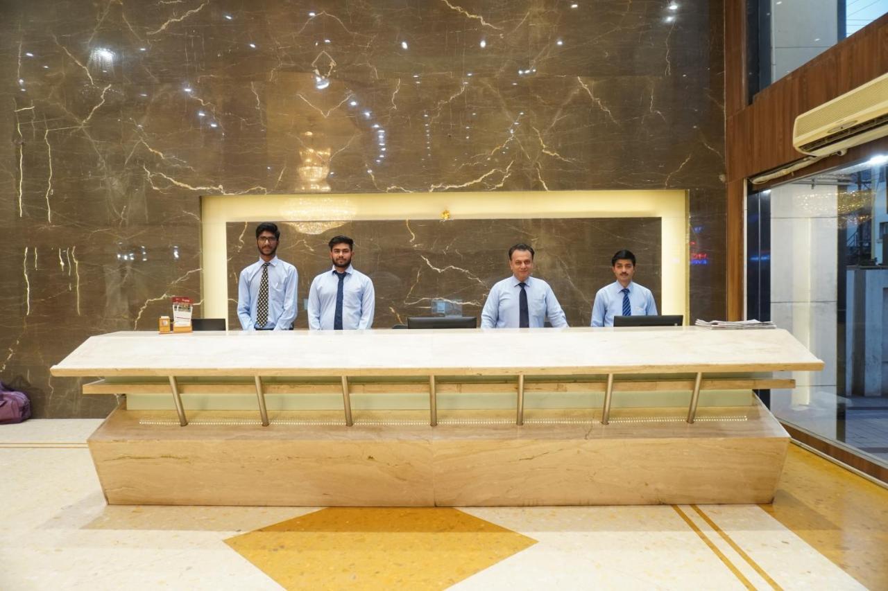 ראג'קוט Hotel The Evergrand Palace מראה חיצוני תמונה