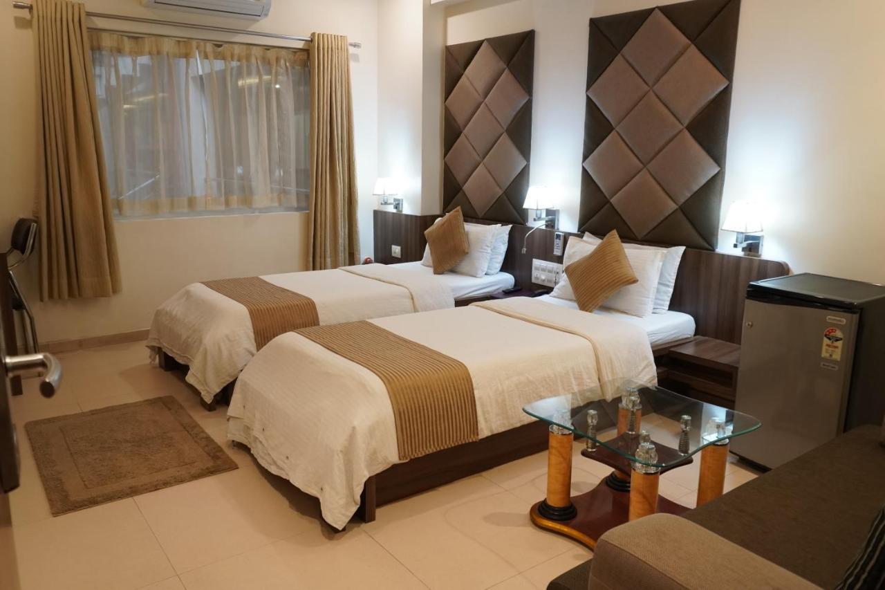 ראג'קוט Hotel The Evergrand Palace מראה חיצוני תמונה