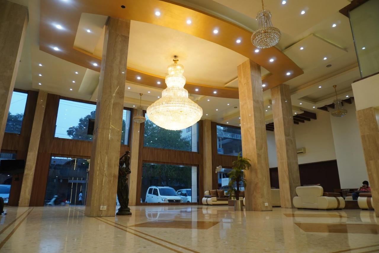 ראג'קוט Hotel The Evergrand Palace מראה חיצוני תמונה
