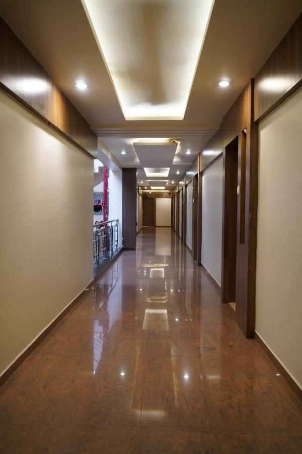 ראג'קוט Hotel The Evergrand Palace מראה חיצוני תמונה